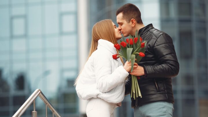 LJUBAV IZ PRIJATELJSTVA: OVIM znakovima će prijatelj uskoro IZJAVITI LJUBAV!
